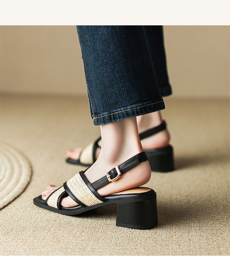 24HA86.27 - SANDAL GÓT VUÔNG QUAI CHÉO NỮ