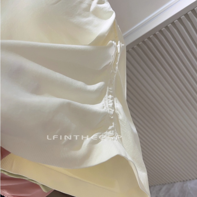24HA106.01 - ÁO NỮ CỔ V KÈM BRA