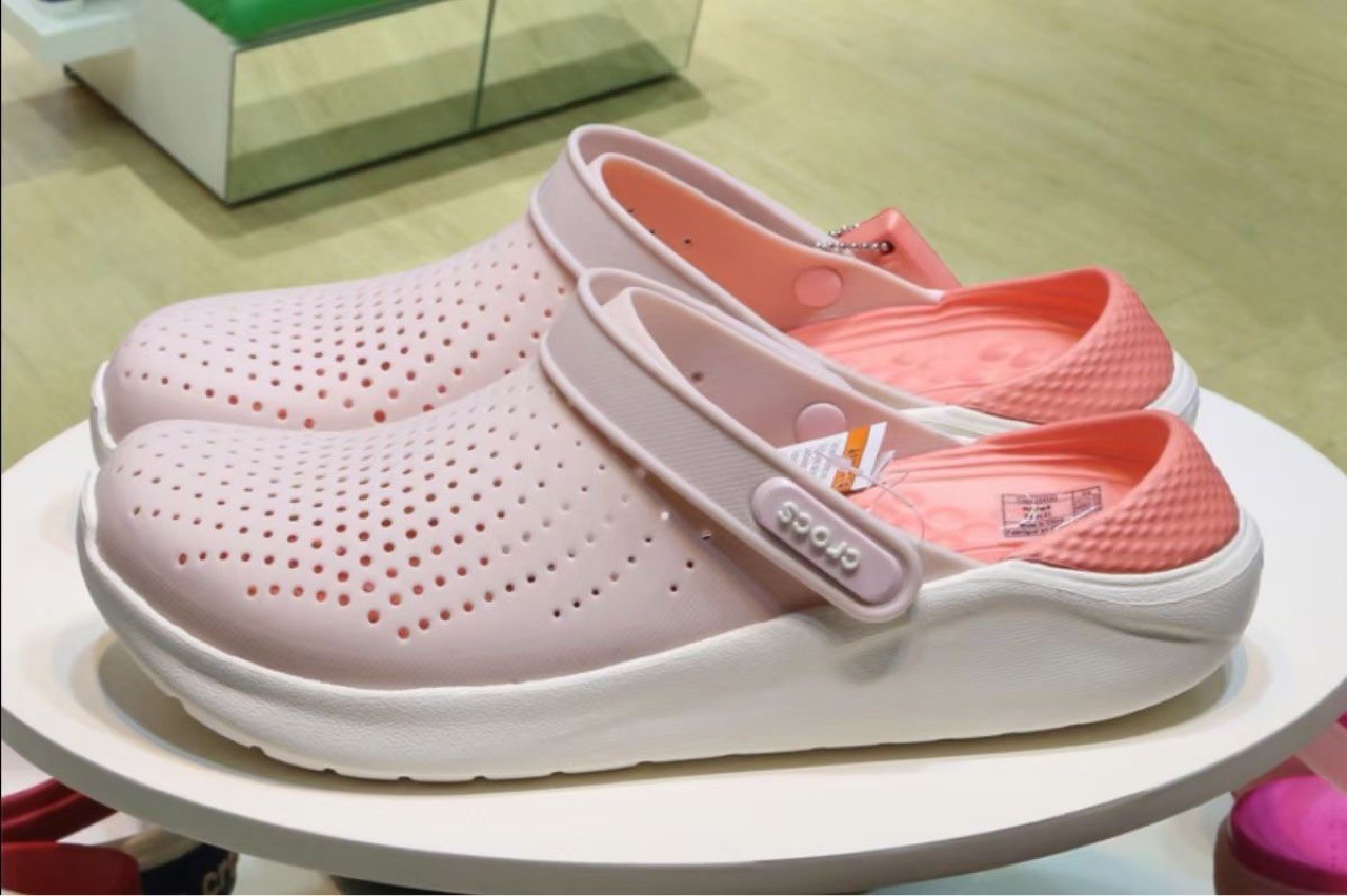 24HA146.22 - SỤC CROCS NAM NỮ MÙA HÈ