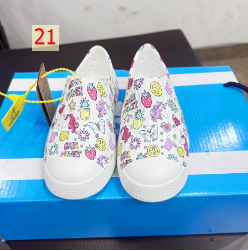 24HA196.11 - GIÀY NATIVE CHO BÉ SIZE 26-30