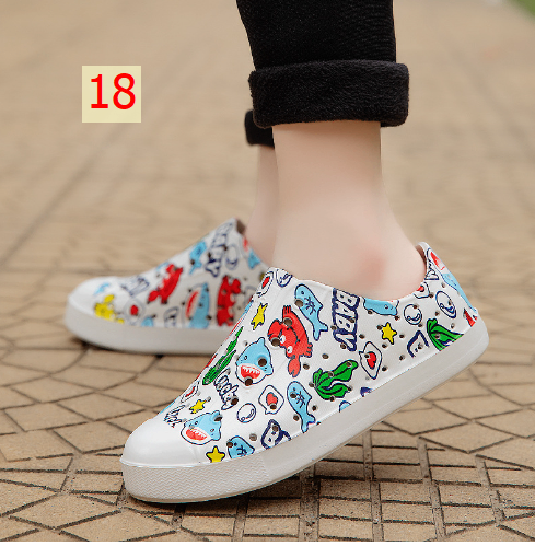 24HA196.11 - GIÀY NATIVE CHO BÉ SIZE 26-30