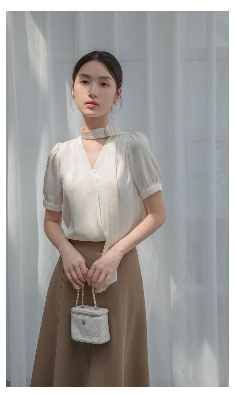 24HA216.09 - ÁO LỤA CỔ HOA HỒNG NỮ