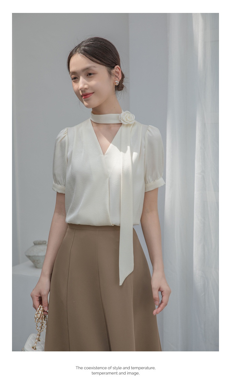 24HA216.09 - ÁO LỤA CỔ HOA HỒNG NỮ