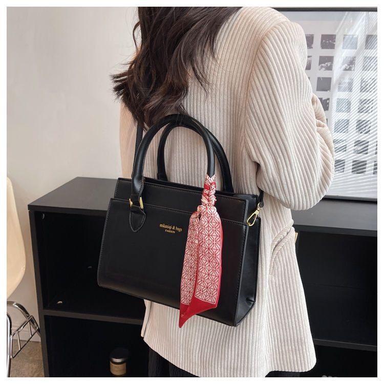 24HA296.02 - TÚI XÁCH NỮ HÃNG CATHLEEN