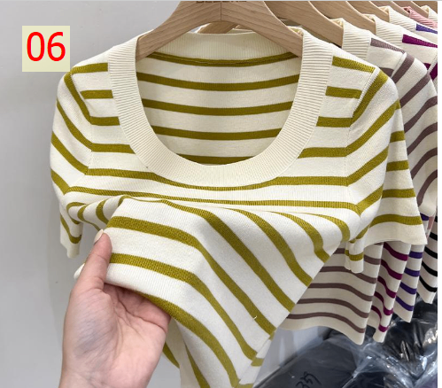 24HA127.34 - ÁO LEN KẺ DỆT KIM NỮ