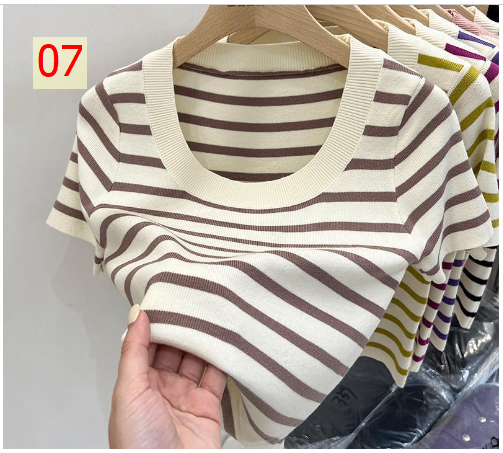 24HA127.34 - ÁO LEN KẺ DỆT KIM NỮ