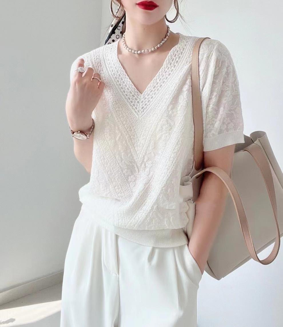 24HA207.09 - ÁO LEN CỘC CỔ CHỮ V
