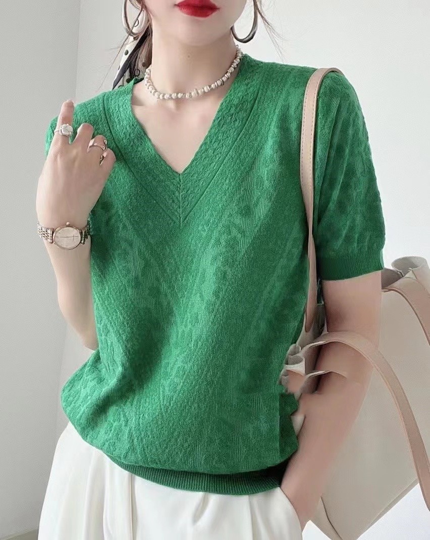 24HA207.09 - ÁO LEN CỘC CỔ CHỮ V
