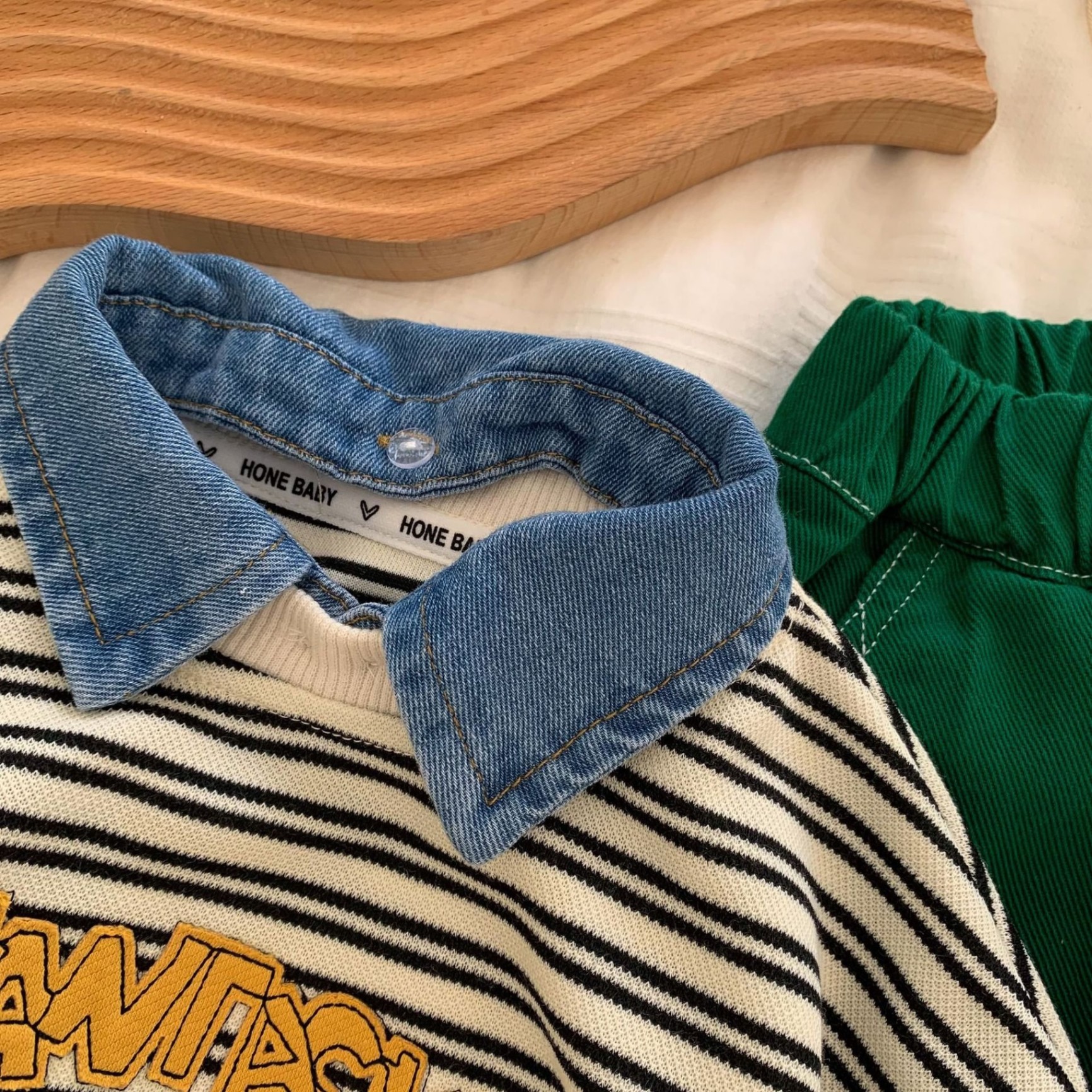 24HA257.05 - ÁO DÀI TAY MIX CỔ DENIM CHO BÉ