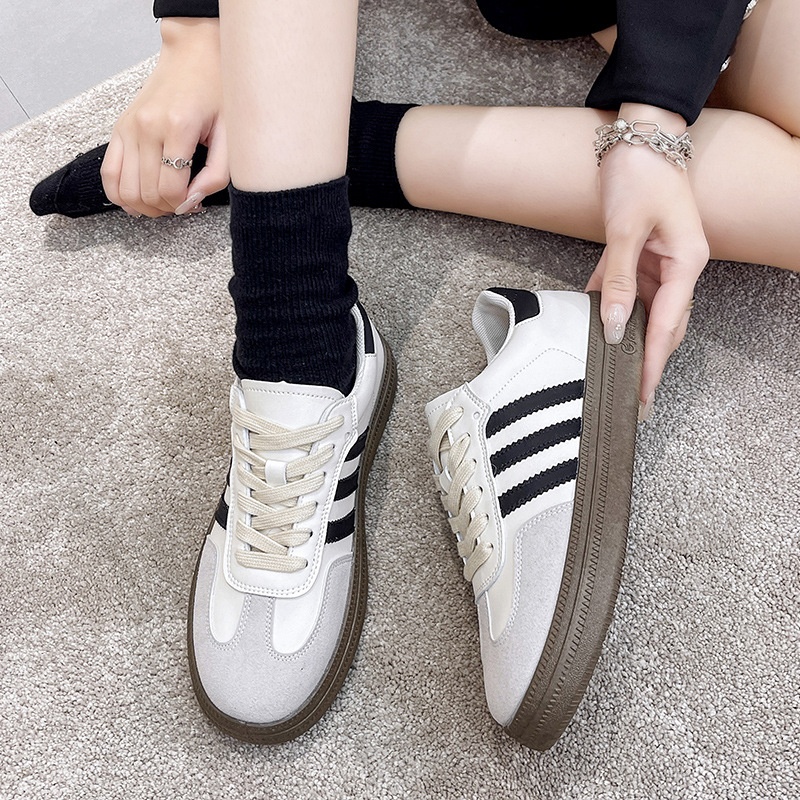 24HA277.14 - GIÀY THỂ THAO 3 SỌC NỮ
