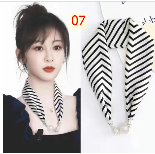 24HA98.21 - KHĂN LỤA KÈM NGỌC TRAI
