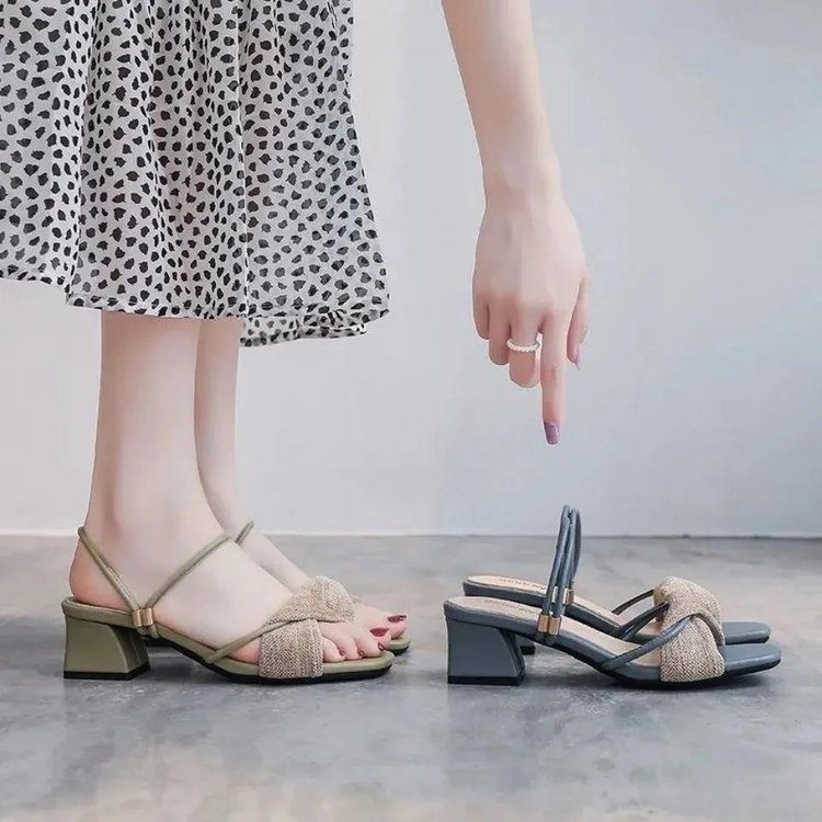 24HA118.11 - SANDAL GÓT VUÔNG PHỐI DẠ