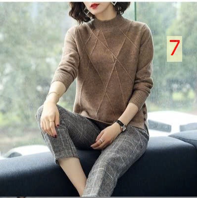 24HA138.17 - ÁO LEN NỮ XẺ VẠT ĐÍNH CÚC