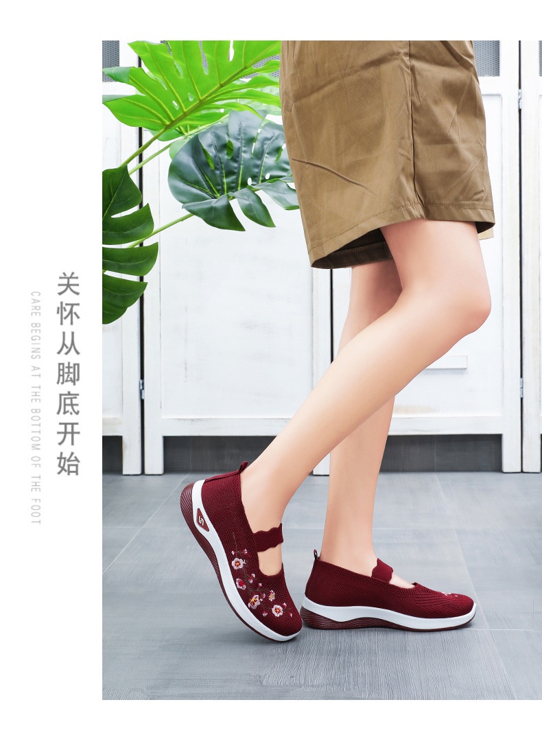 24HA208.29 - GIÀY SLIPON THÊU HOA TRUNG NIÊN