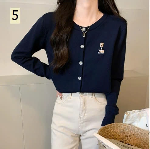 24HA248.16 - ÁO LEN CARDIGAN THÊU HÌNH GẤU