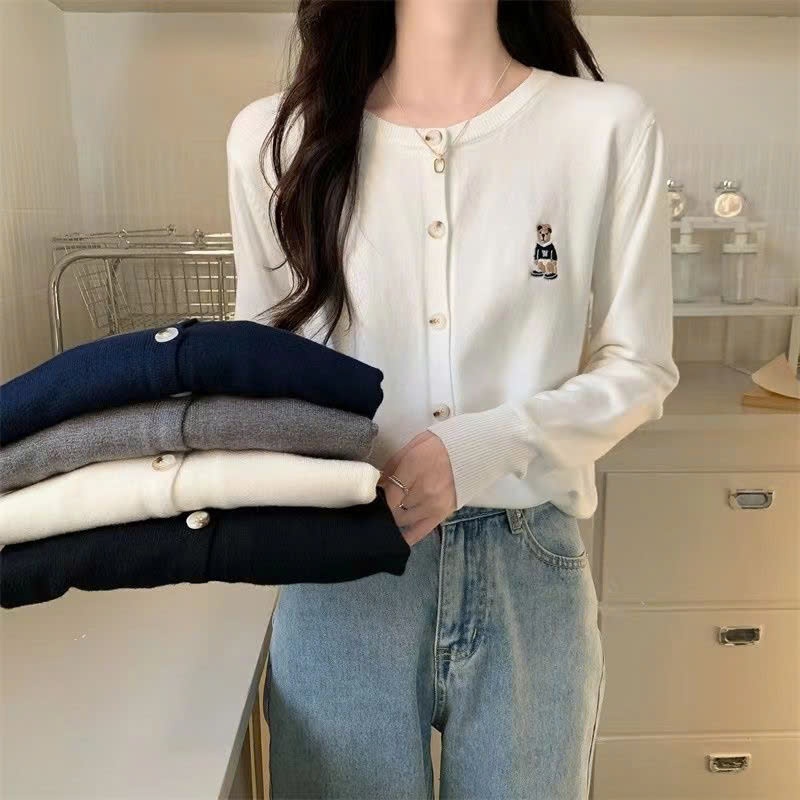 24HA248.16 - ÁO LEN CARDIGAN THÊU HÌNH GẤU