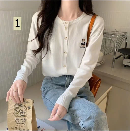 24HA248.16 - ÁO LEN CARDIGAN THÊU HÌNH GẤU