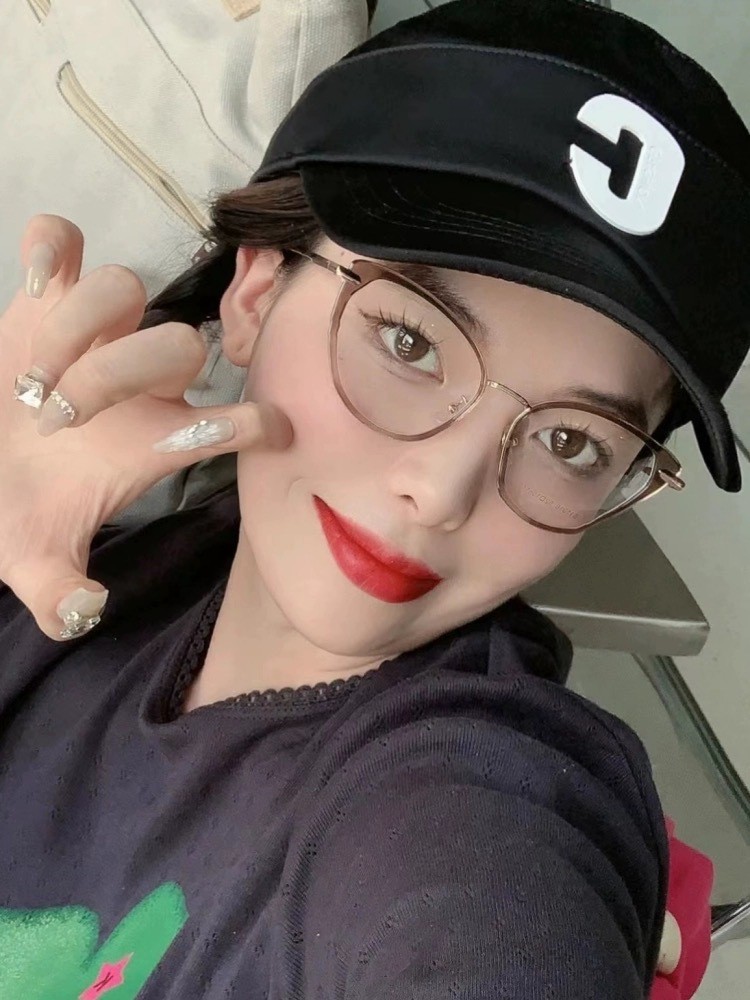 24HA89.05 - KÍNH MẮT MÈO