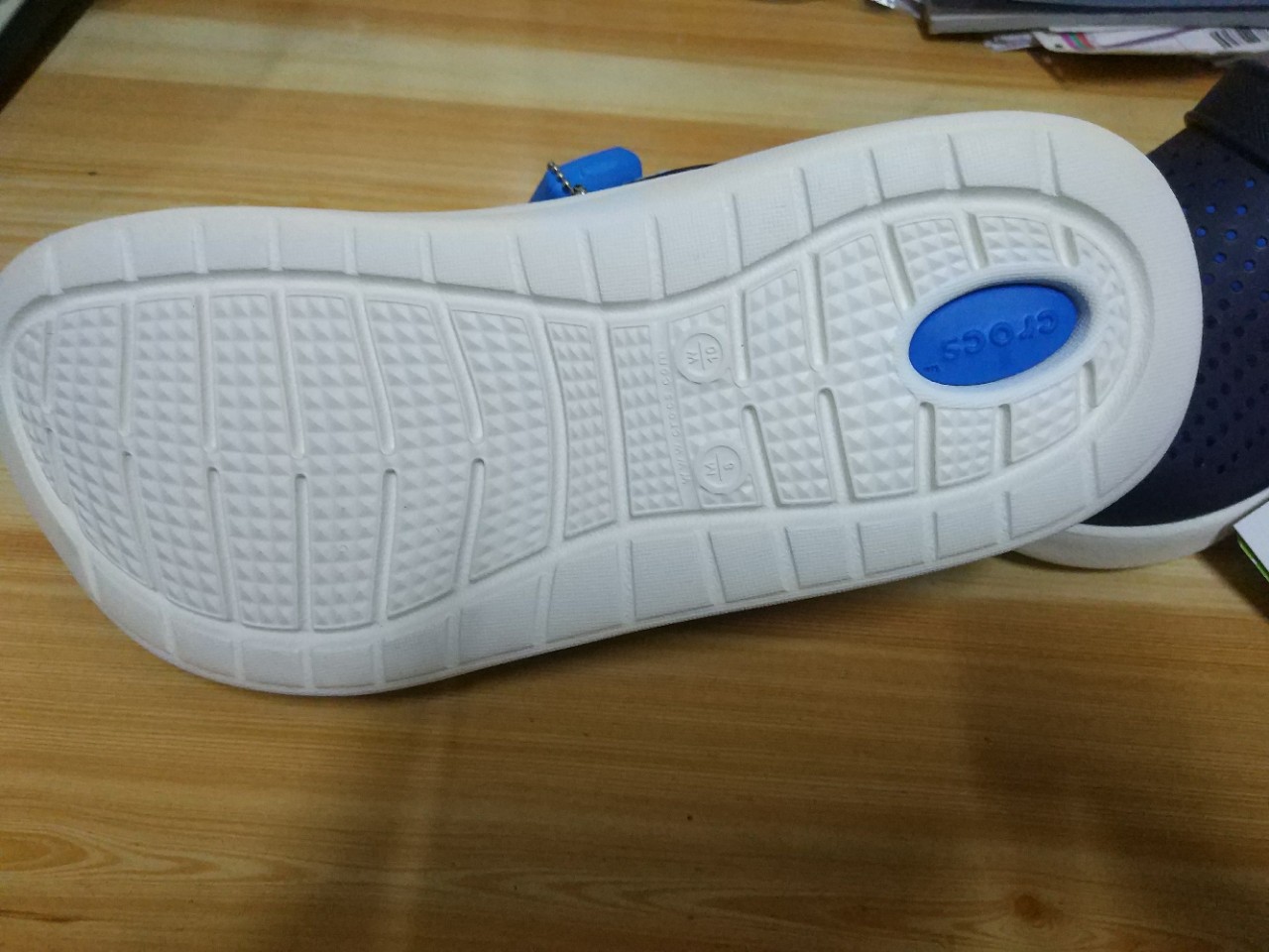 24HA89.31 - SỤC CROCS NAM NỮ
