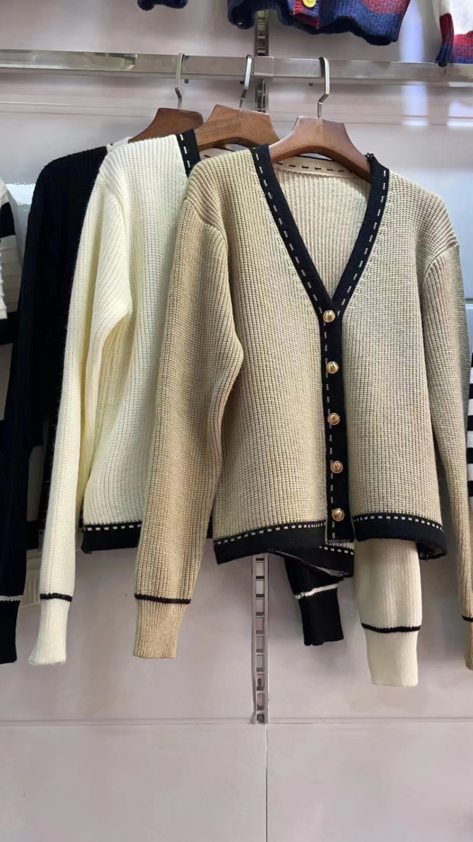 24HA109.10 - ÁO LEN CARDIGAN CỔ V 3 MÀU QUẢNG CHÂU