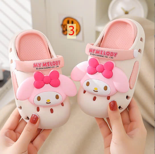 24HA129.04 - SỤC CROCS KUROMI BÉ GÁI