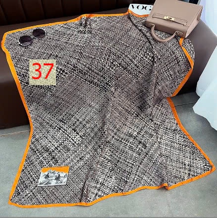 24HA169.10 - KHĂN LỤA CHOÀNG QUẢNG CHÂU