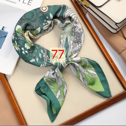 24HA169.11 - SET 2 KHĂN LỤA VUÔNG QUÀNG CỔ