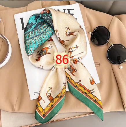 24HA169.11 - SET 2 KHĂN LỤA VUÔNG QUÀNG CỔ