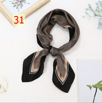 24HA169.11 - SET 2 KHĂN LỤA VUÔNG QUÀNG CỔ