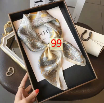 24HA169.11 - SET 2 KHĂN LỤA VUÔNG QUÀNG CỔ