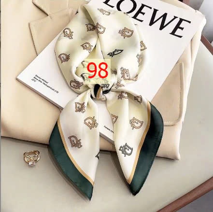 24HA169.11 - SET 2 KHĂN LỤA VUÔNG QUÀNG CỔ