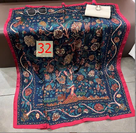 24HA169.10 - KHĂN LỤA CHOÀNG QUẢNG CHÂU