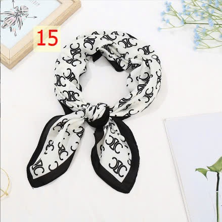 24HA169.11 - SET 2 KHĂN LỤA VUÔNG QUÀNG CỔ
