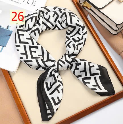 24HA169.11 - SET 2 KHĂN LỤA VUÔNG QUÀNG CỔ