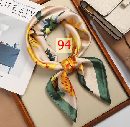 24HA169.11 - SET 2 KHĂN LỤA VUÔNG QUÀNG CỔ