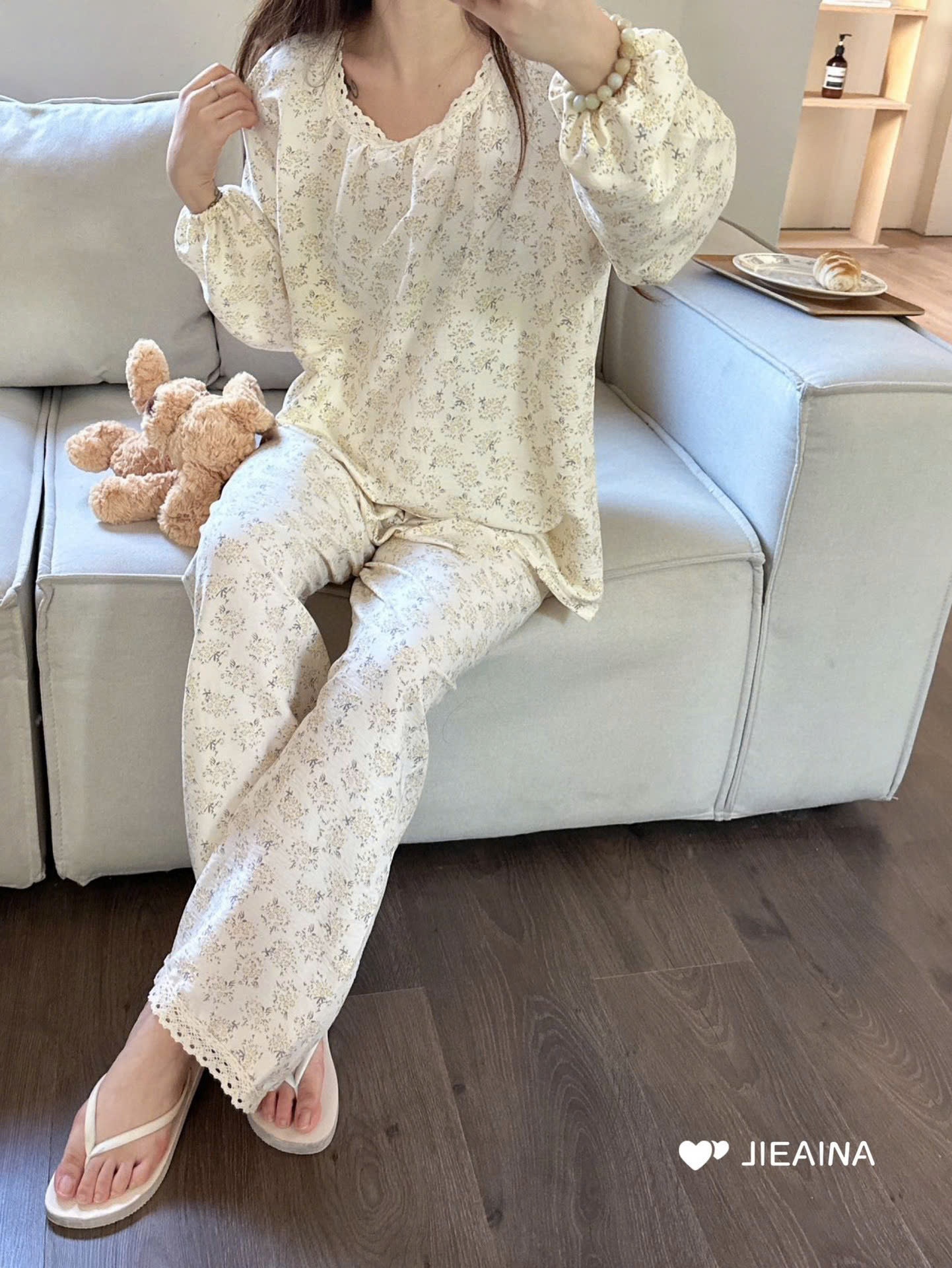 24HA179.02-BỘ MẶC NHÀ CỔ REN NỮ JIEAINA