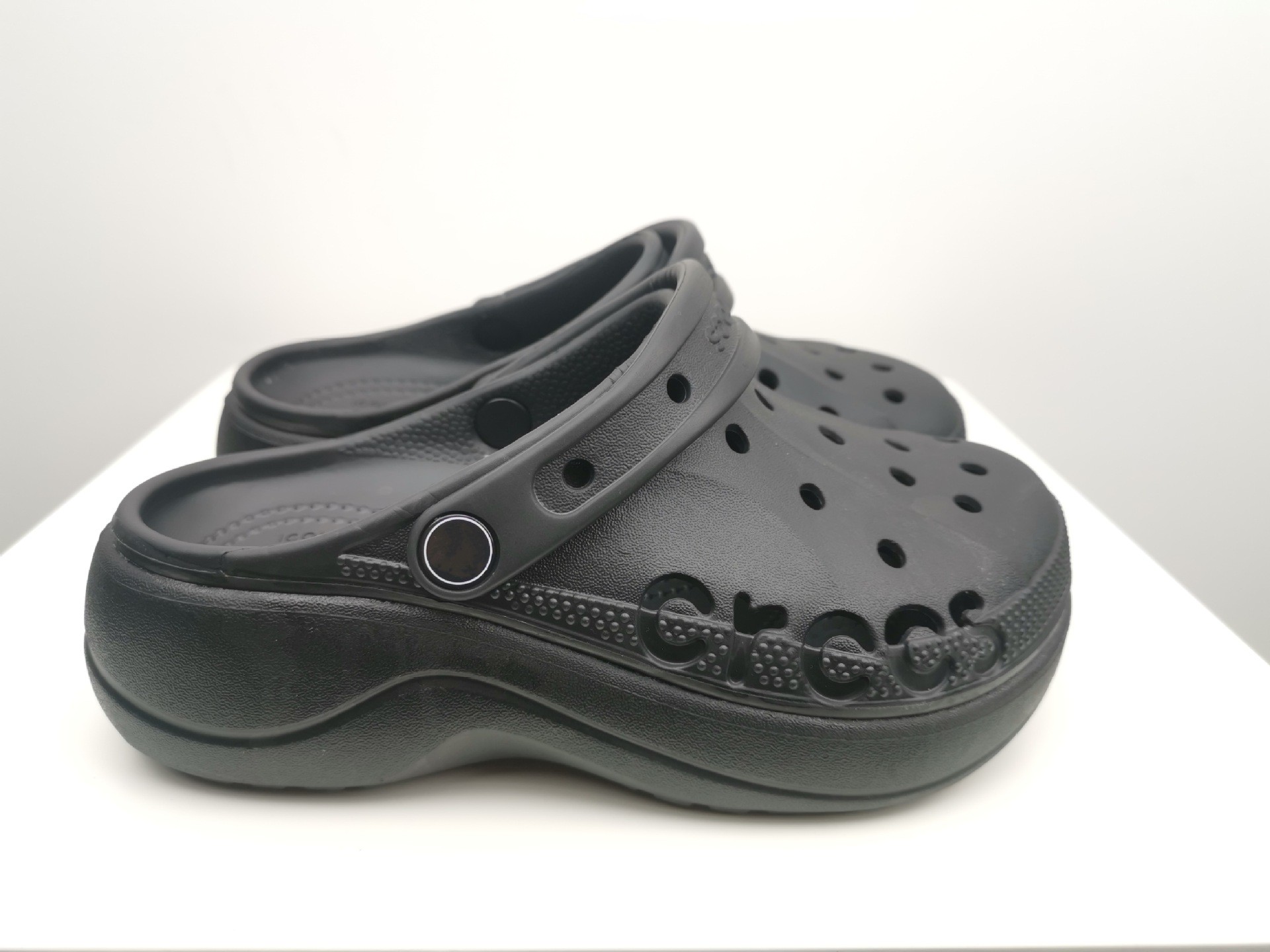 24HA189.06 - SỤC CROCS ĐẾ CAO NỮ