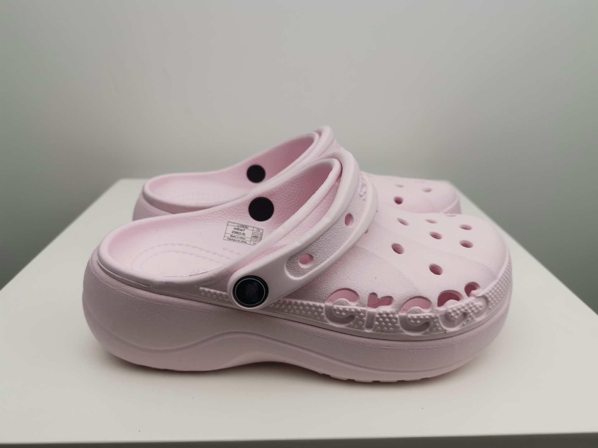 24HA189.06 - SỤC CROCS ĐẾ CAO NỮ