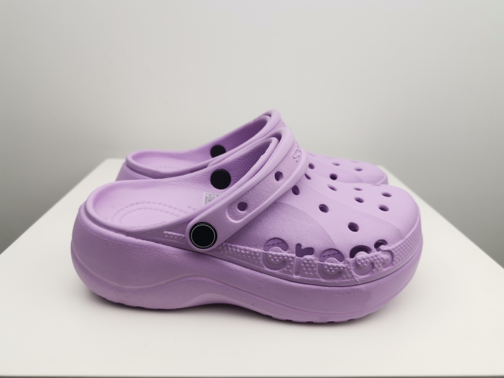 24HA189.06 - SỤC CROCS ĐẾ CAO NỮ