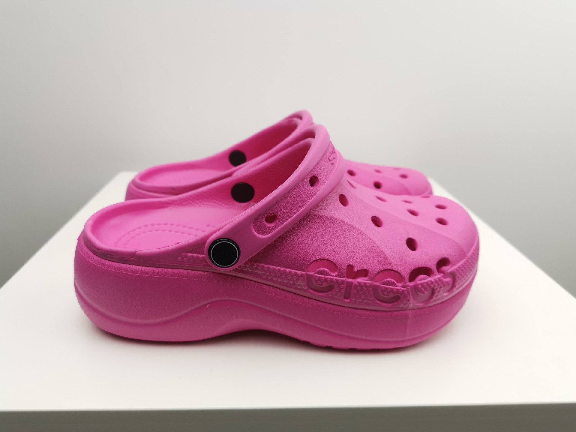 24HA189.06 - SỤC CROCS ĐẾ CAO NỮ