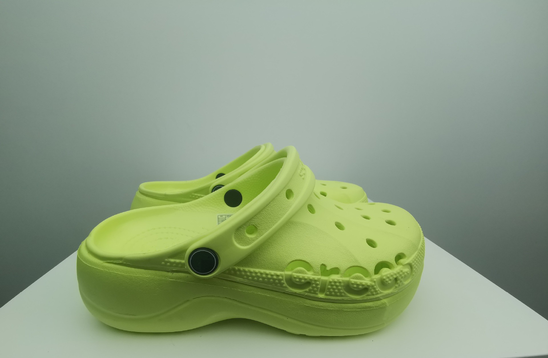 24HA189.06 - SỤC CROCS ĐẾ CAO NỮ