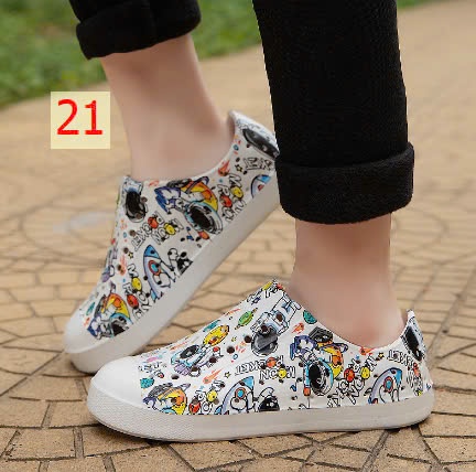 24HA229.29- GIÀY NATIVE CHO BÉ
