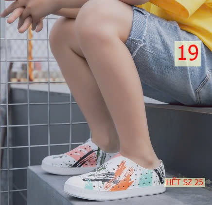 24HA229.29- GIÀY NATIVE CHO BÉ
