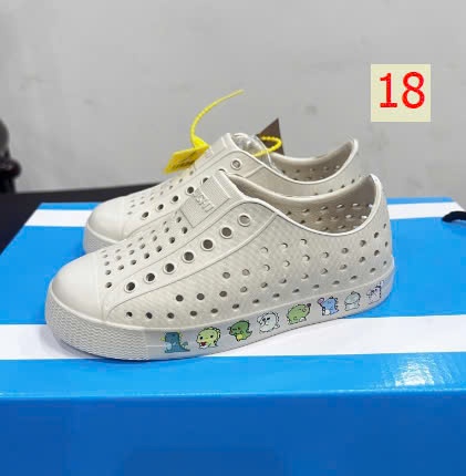 24HA229.29- GIÀY NATIVE CHO BÉ