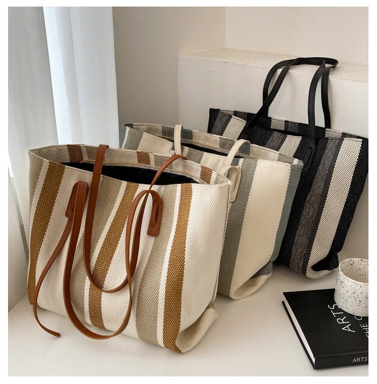 24HA249.08 - TÚI TOTE KẺ