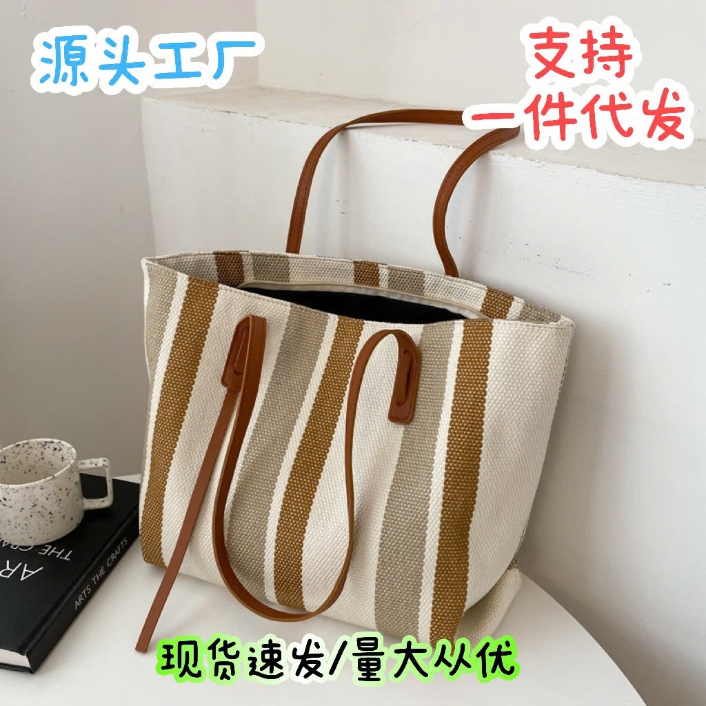 24HA249.08 - TÚI TOTE KẺ