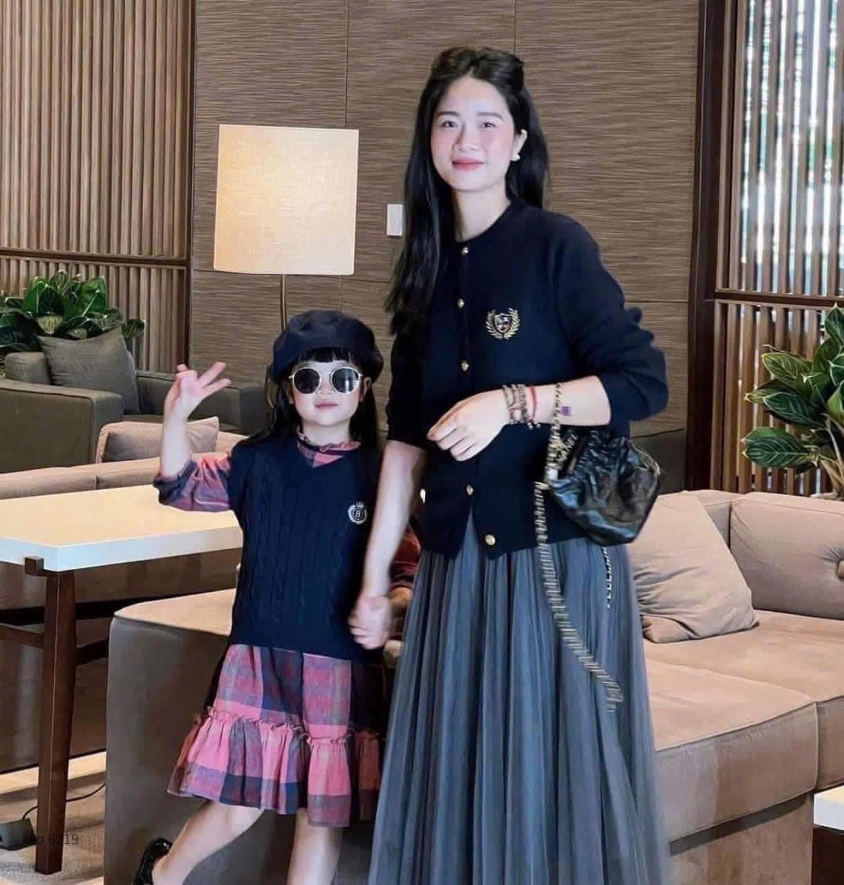 24HA259.28 - CADIGAN 2 MÀU NỮ