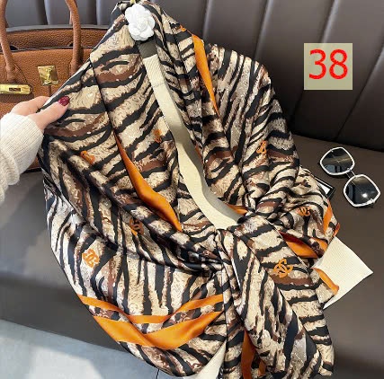 24HA289.26 - KHĂN LỤA CHOÀNG