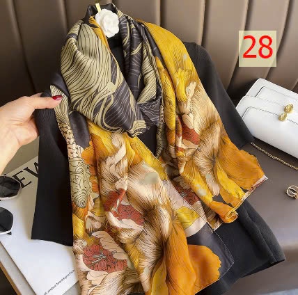 24HA289.26 - KHĂN LỤA CHOÀNG