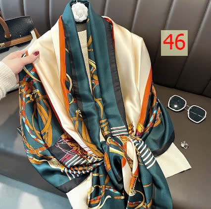 24HA289.26 - KHĂN LỤA CHOÀNG